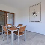 2 Bedroom Beautiful In Διαμέρισμα